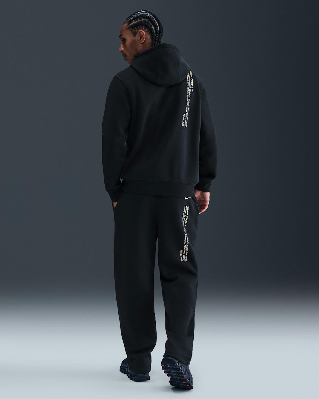 Sportswear ClubMen's Tracksuit